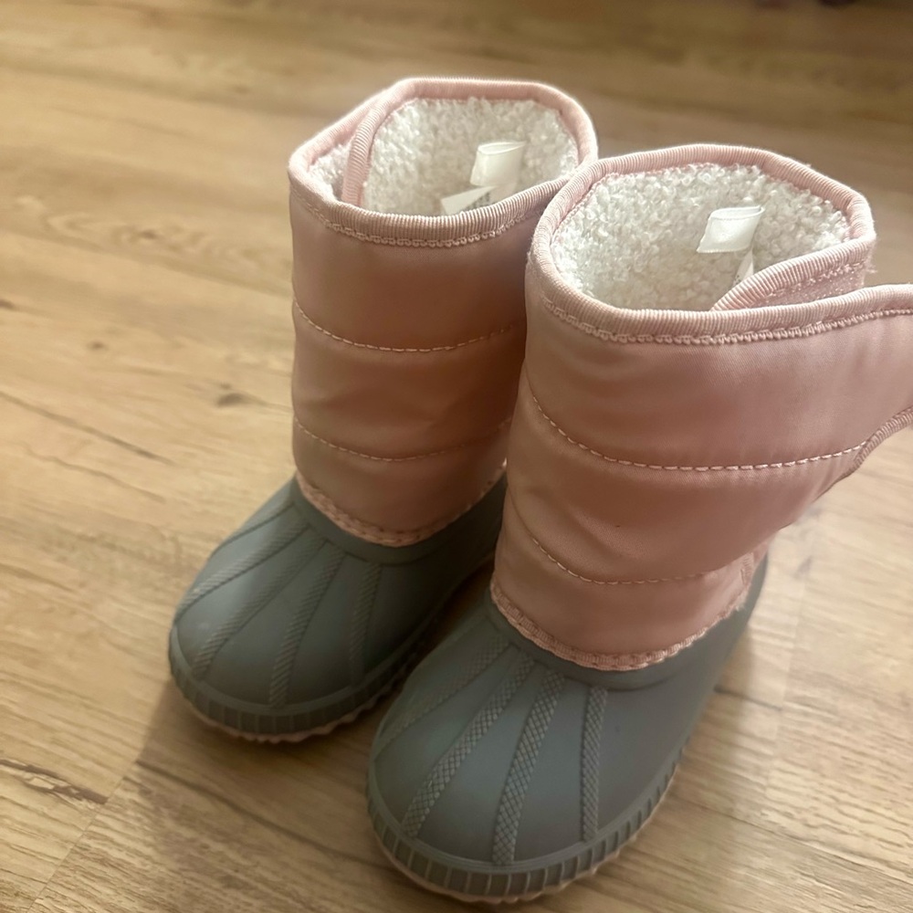 Old Navy Kids Water Shoes - Pink and Gray
